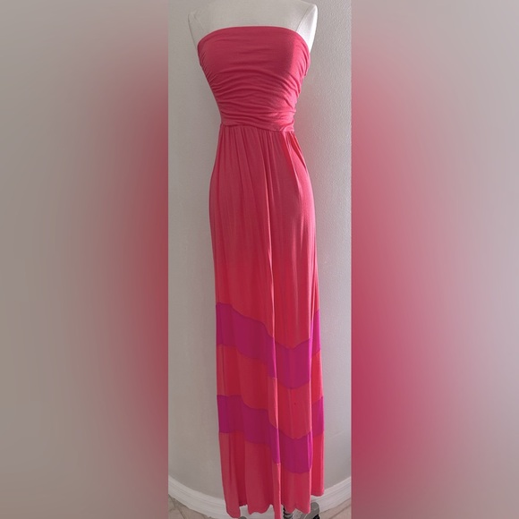 Forever 21 Dresses & Skirts - Halter top style dress